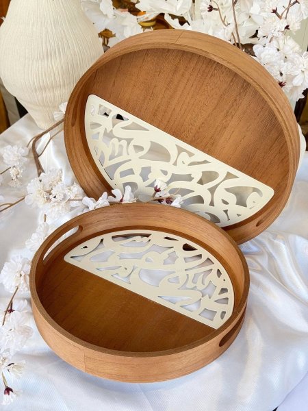 طقم صواني دائري قطعتين خط عربي لون بيج و خشبي